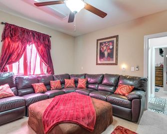 10 Mi to Yosemite Lake: Atwater Retreat - Atwater - Sala de estar