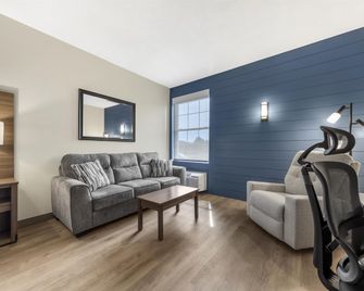 Best Western Plus Revere Inn & Suites - Paradise - Bedroom