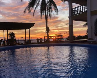 Amalia Inn - La Cruz - Pool