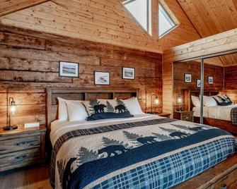 Lakeshore Lodging Cabins - Homer - Bedroom