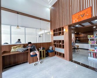Comfort Stay Hotel - Paôy Pêt - Resepsjon
