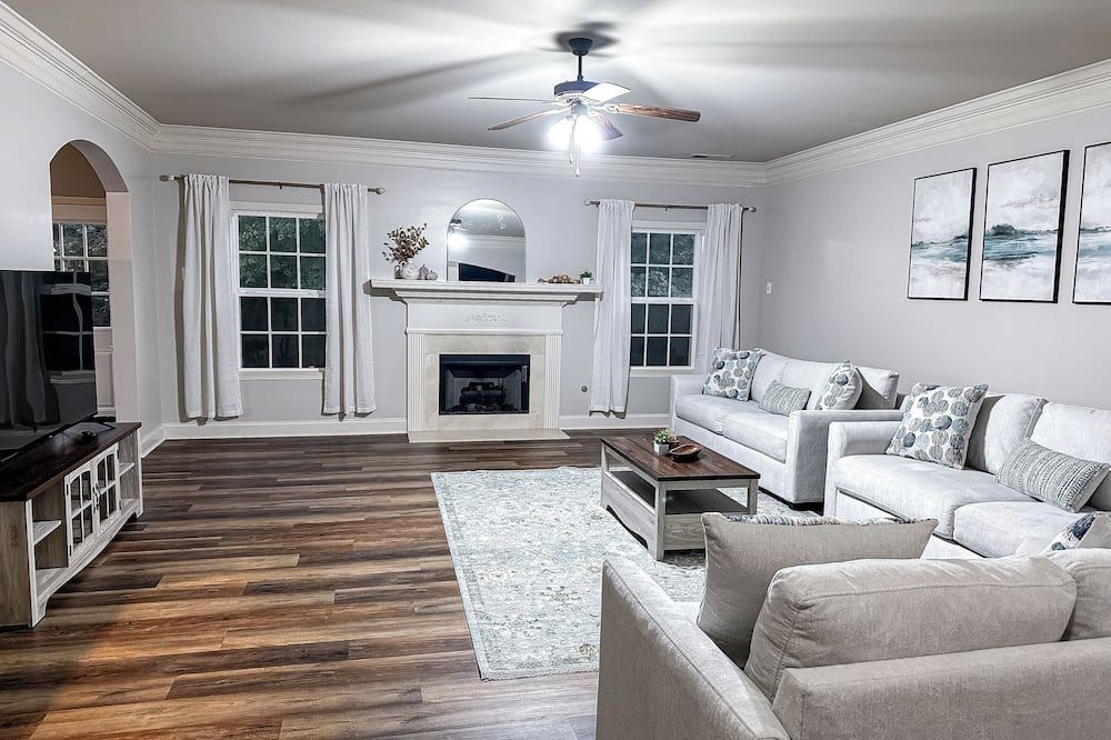 The Gathering House - Villa Rica - Wohnzimmer