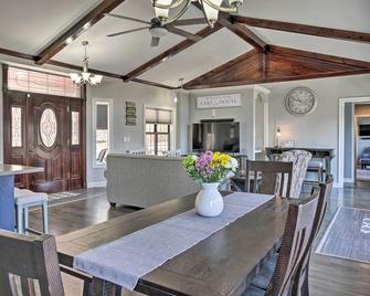 Pet-Friendly Branson Area Home Hot Tub, Game Room - Reeds Spring - Comedor