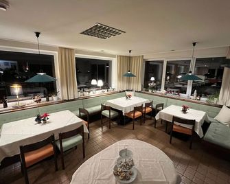 Room 06 / 3bed without balcony - Pension Alpina - Obsteig - Restaurant