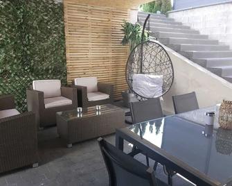 Friendly house in Bastogne 130 m² with private garden for 5 people - Bastogne - Patio