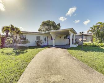 North Lauderdale Vacation Rental: 8 Mi to Beach! - North Lauderdale - Building