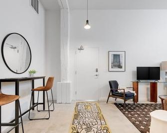 Downtown Living in Richmond's Amazing Shockoe Bottom - Glen Allen - Living room