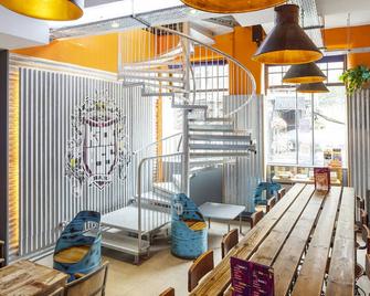 Kick Ass Grassmarket (18+) - אדינבורו - טרקלין