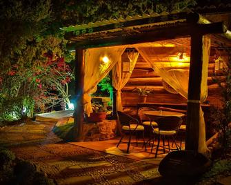 Hotel Pousada Shangri-la - Serra Negra - Patio