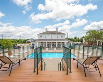 Sequoia - Sprawling 2bd 2ba Sofa Bed Near Jordan Creek W Pool - West Des Moines - Pool