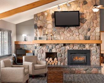 AmericInn by Wyndham Bemidji - Bemidji - Salónek