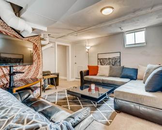 Denver Retreat: Golf, Game Room, Rooftop, Hot Tub, Sleeps 12 - Denver - Salon
