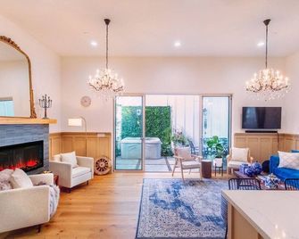 Luxury Designer Home with Hot Tub, Parking Garage Near San Francisco UC Berkeley - אוקלנד - סלון
