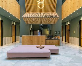 Holiday Rentals Los Salados - Seville - Front desk