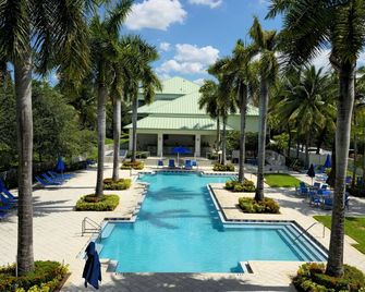 ADA 1070 Sq Ft Studio with kitchen, living, W/D - Miami - Pool