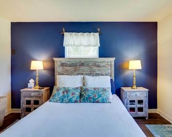 West Palm Beach Home w/ Fenced-In Yard & Deck! - West Palm Beach - Chambre