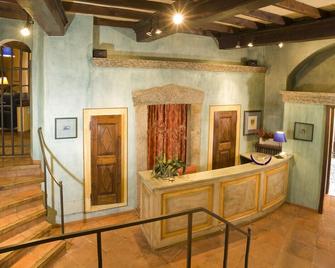 Hotel Pironi - Cannobio - Front desk