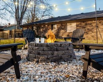 Olivebranch-Luxedesigner Home-Spa-Firepi - Greenwood - Patio