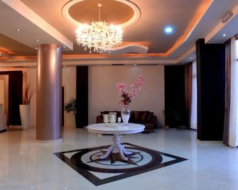 Evia Hotel & Suites - מרמארי - לובי