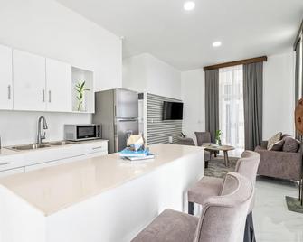 The Ellysian Apartments - Placencia - Kitchen