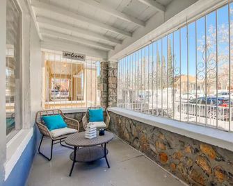 Sunset Sanctuary - El Paso - El Paso - Balcony