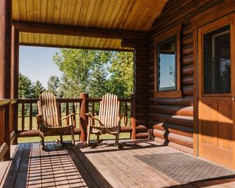 Grizzly Bear Cabin #7 at Gallatin Canyon Cabins - Gallatin Gateway - Balcony