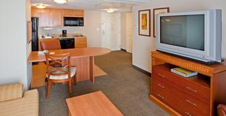 Candlewood Suites Indianapolis Downtown Medical District, An IHG Hotel - Indianapolis - Bedroom