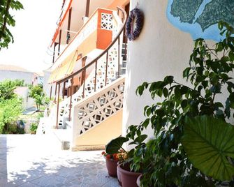 Krinelos Rooms - Skala Eresou