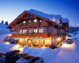 Gasthof Hotel Handlerhof - Maria Alm am Steinernen Meer - Building