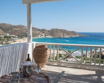 Far Out Hotel & Spa - Mylopotas - Balcón