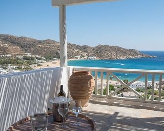 Far Out Hotel & Spa - Mylopotas - Varanda
