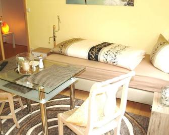 Ferienwohnung Im Gruenen Haus - Pflaumheim - Habitación