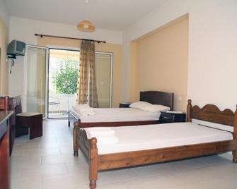 Lenia Studios - Kalamitsi - Bedroom