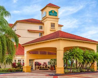 La Quinta Inn & Suites by Wyndham Lakeland West - Lakeland - Building