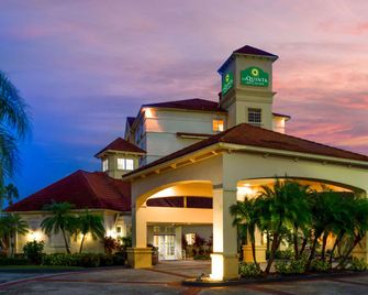 La Quinta Inn & Suites by Wyndham Lakeland West - Lakeland - Edificio