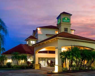 La Quinta Inn & Suites by Wyndham Lakeland West - לייקלנד - בניין