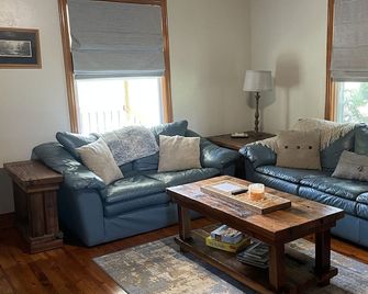 Watauga's End Farm. Riverside Getaway in East TN - Johnson City - Obývací pokoj