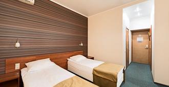 Hotel Zagreb - Saratow - Schlafzimmer