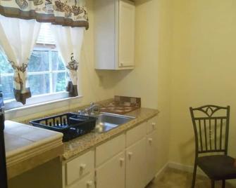 Private Charming Small Apartment - Mobile - Kitchen