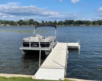 Craig Lake Cottage - Lakefront, with pontoon rental available, on 7 lake chain. - Coldwater