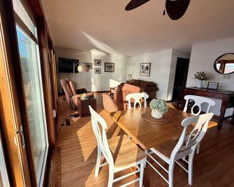 Westview Retreat - 2 Bed 2 Bath home on the Mississippi River - Thomson - Comedor