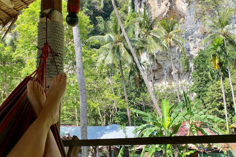 Chill Out Bar and Bungalows