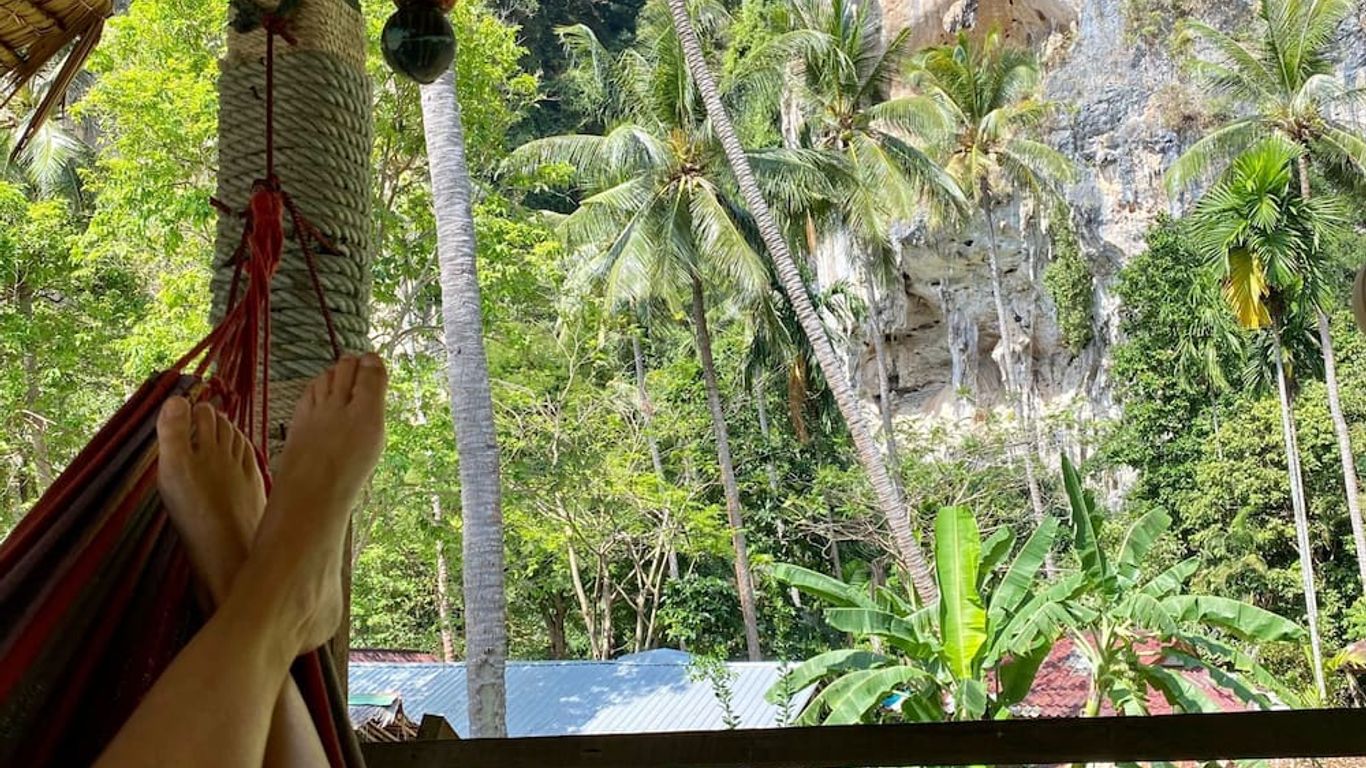 Chill Out Bar and Bungalows