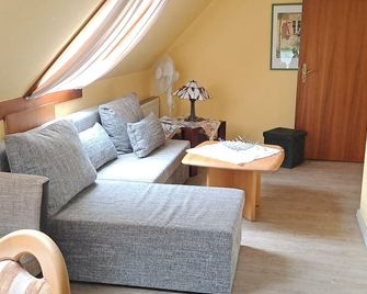 Apartment Deich in Landhaus Michaela at the old harbor - Friedrichskoog - Sala de estar