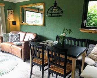 Chalet with balcony in Veluwe - Garderen