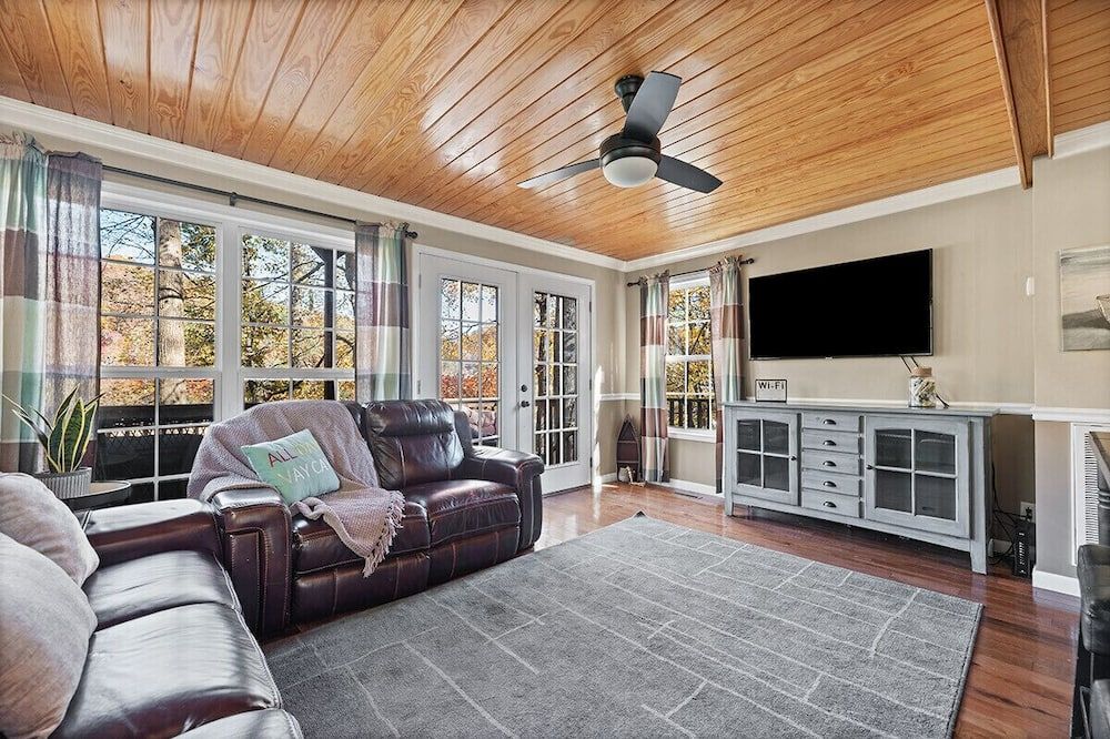 Perfect lakefront house in quite cove! Walking distance to Mt Lake Marina. br - Rocky Top - Sala de estar