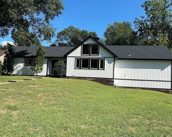 3Bedroom and Loft Countryside Dr Home Minutes from Pitt State and Local Eateries - Pittsburg - Gebäude