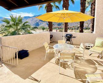Downtown Mountain View Condo with Private Patio and Vaulted Ceilings - Palm Springs - Balcón