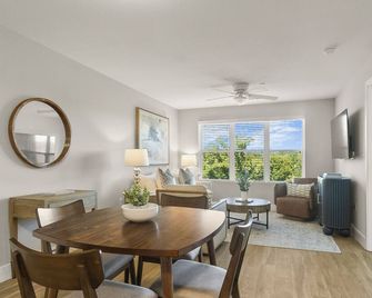 The Leigh Beautiful Riverfront Condo with Pool & Gym Access - Tuscaloosa - Dining room