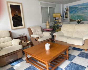 Hostal Puerto Genoves - San José - Pokój dzienny